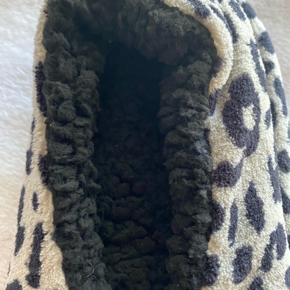 NWT ISAAC MIZRAHI SHOES Faux Fur Leopard Print Slippers Size Medium - Picture 13 of 15